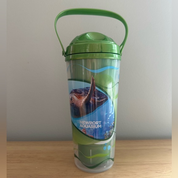 Newport Aquarium Refillable Souvenir Cup With Handle Green Sea Turtle Straw Hole - Picture 1 of 6